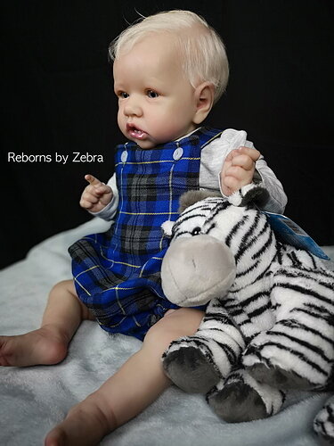 Saskiabluesuitsitupleftside