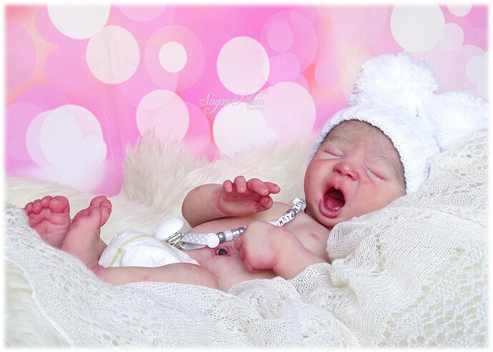 SJLeilaniYawning1