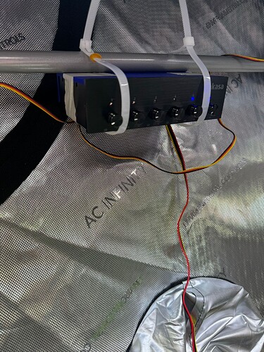 Die noch nicht finale Anbringung der Steuerung