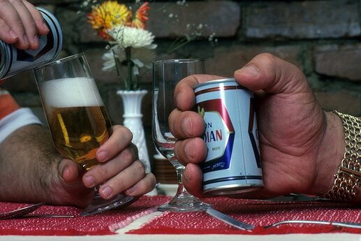 AndreTheGiantHoldingBeerCan