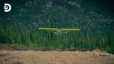 Landing Gold Rush GIF by Discovery Europe