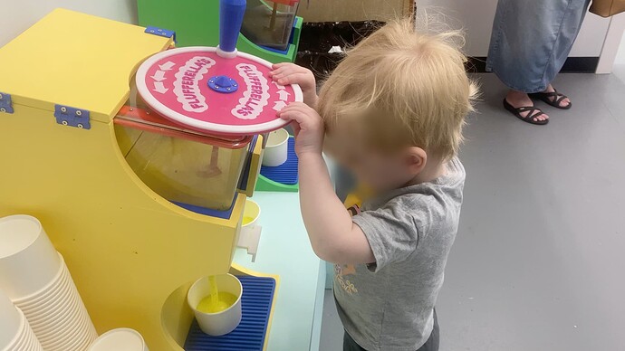 IMG_0930-Slime-Co-Dispenser-in-use-001_BLUR