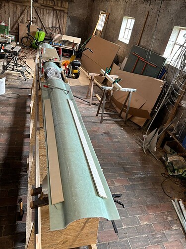 16 Connecting the Mold Parts