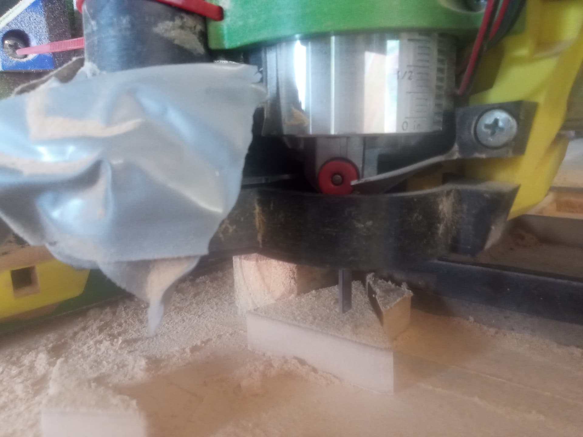 Makita router pushing dust shoe down Troubleshooting V1 Engineering