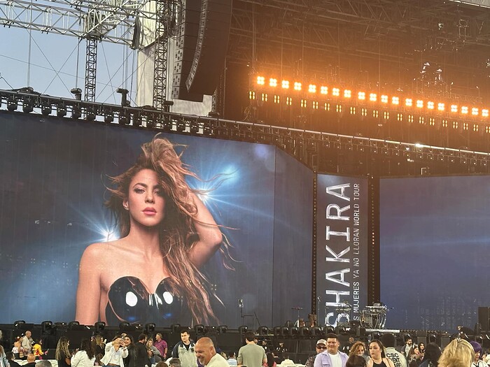 SHAKIRA1