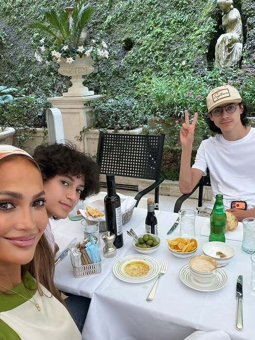 jlo_edb6445d7aed41098f71c60f5915f31e