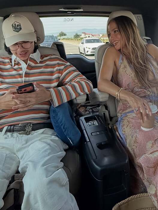 jlo_6543857af0764b56b440217bd4268ab0