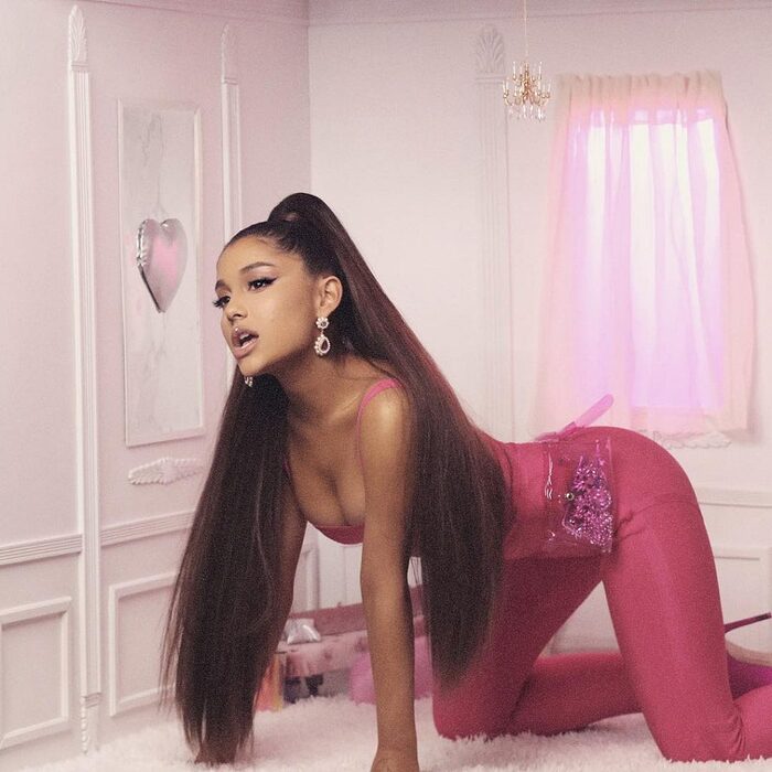 Ariana-Grande-Tits-Music-Video-7-Rings-2-1024x1024